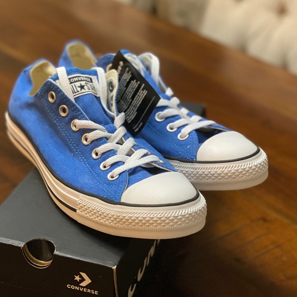 converse blue canvas shoes